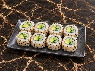 KI-generiertes Beispielbild: California Veggie Maki (8 Stk.)