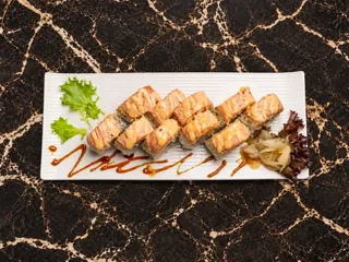 Flamed Salmon Roll (10 Stk.)