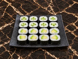 KI-generiertes Beispielbild: Veggie Maki Mix (16 Stk.)