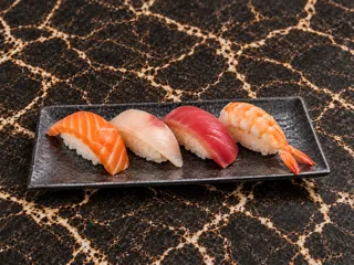 KI-generiertes Beispielbild: Sushi Set Mini (4 Stk.)