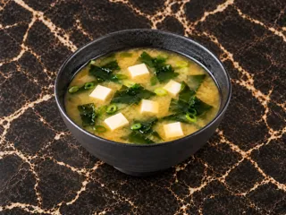 KI-generiertes Beispielbild: Miso Suppe